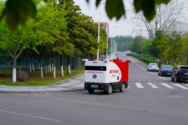 南京首批无人驾驶快递车上路 解锁智慧物流新体验(图1)