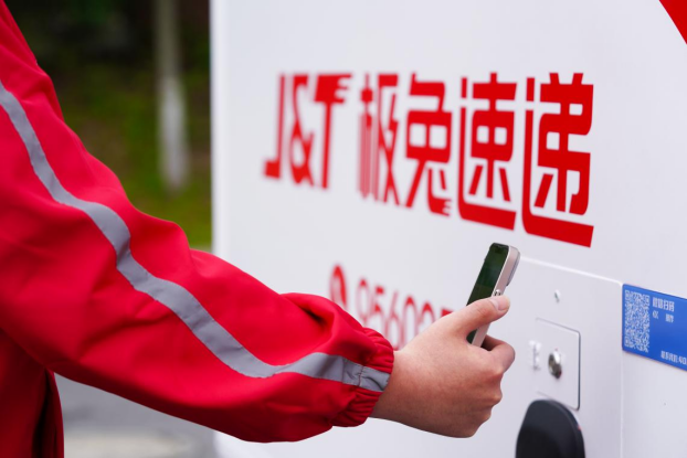 南京首批无人驾驶快递车上路 解锁智慧物流新体验(图2)