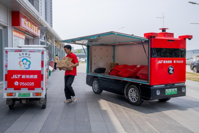 南京首批无人驾驶快递车上路 解锁智慧物流新体验(图3)