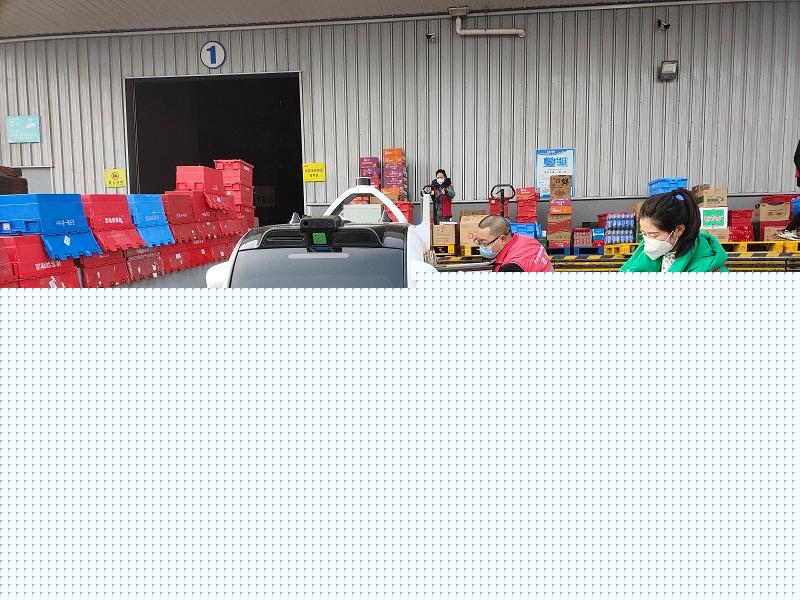 科技战“疫”无接触配送 无人驾驶物资车亮相沣西新城(图3)