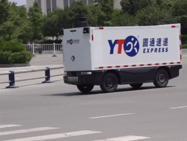 洋县街头惊现无人驾驶“四轮怪必赢中国官方网站物”(图1)