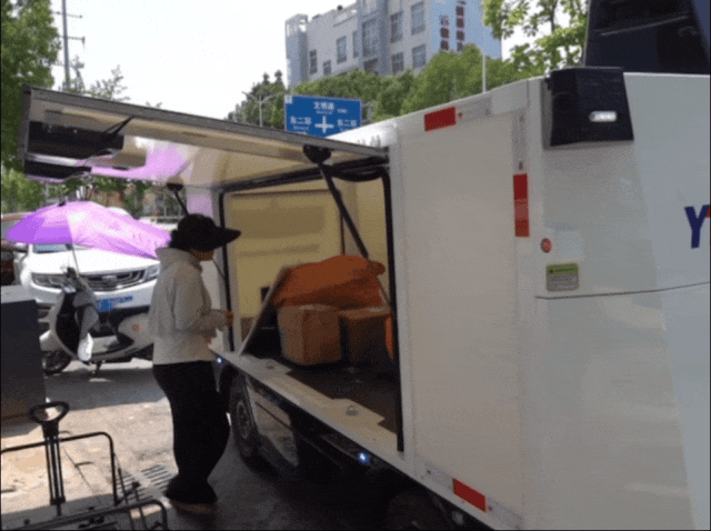 洋县街头惊现无人驾驶“四轮怪必赢中国官方网站物”(图3)