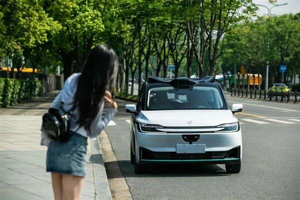 上Uber 打萝卜！百度与Uber战略合作：全球部署数千辆无人车(图1)