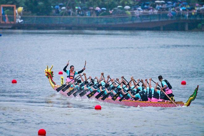 我们的节日·端午丨数万市民参与！璧山首届龙舟赛精彩举行(图2)