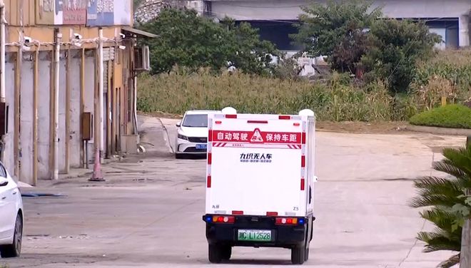 必赢中国数智改变生活 从无人配送车到智能游船 贵阳上演“科技改变生活”实景剧(图2)