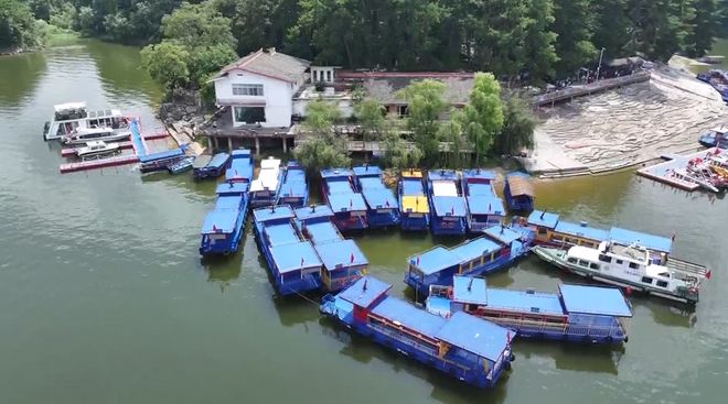 必赢中国数智改变生活 从无人配送车到智能游船 贵阳上演“科技改变生活”实景剧(图11)