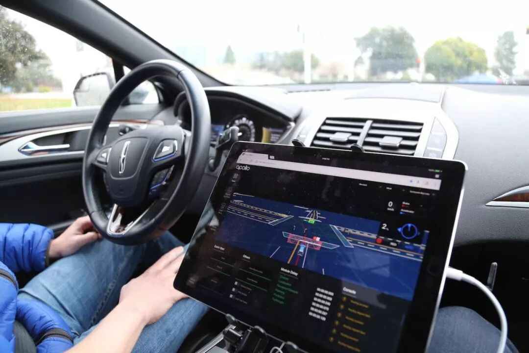 必赢中国无人配送车即将满街跑能躲路人能看红绿灯(图4)