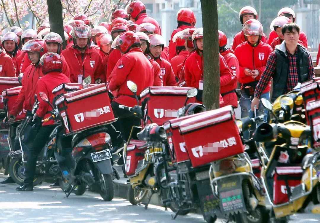 必赢中国无人配送车即将满街跑能躲路人能看红绿灯(图5)