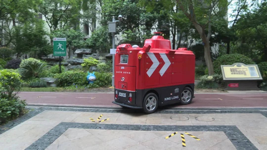 2025全球无人配送产业发展峰会举行 深圳发布升级版无人小车标准体系(图1)