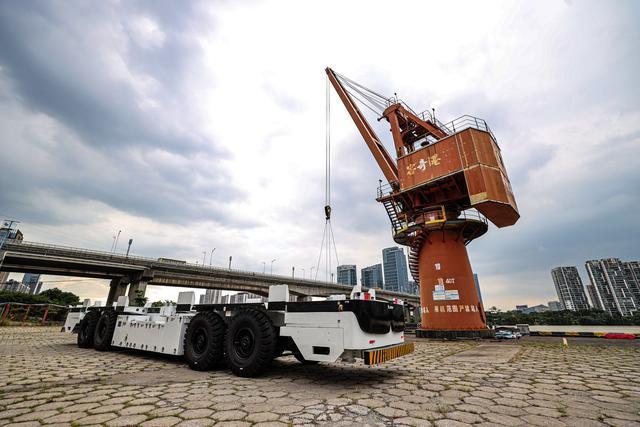 港口迎来无人搬运车佛山海关解锁智慧作业新场景(图1)