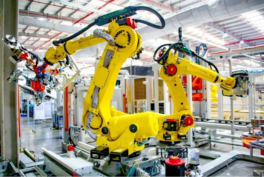 无人配送车释放信号西部（重庆）科学城新能源汽摩产业驶向千亿“新”未来(图2)