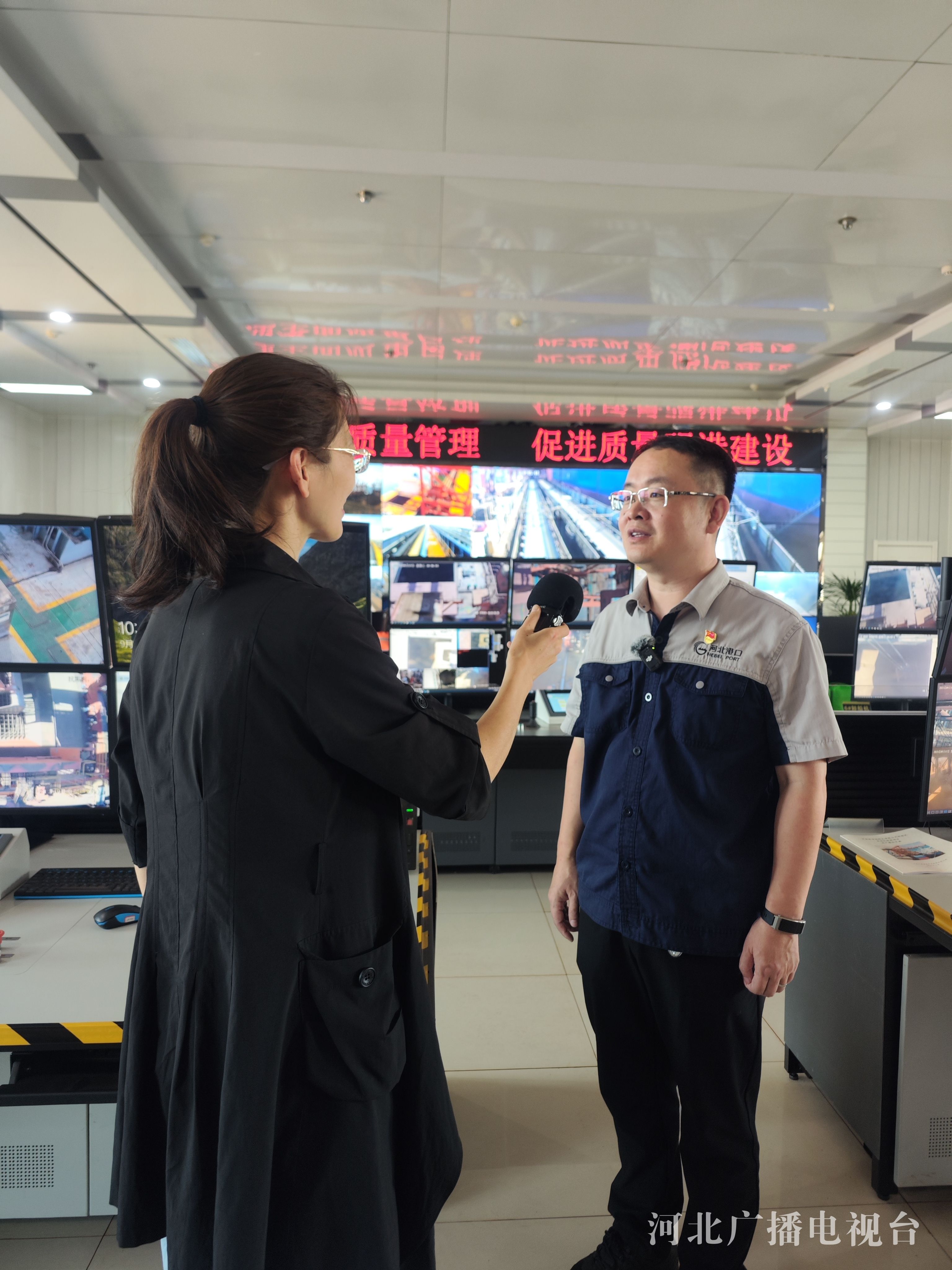 行走渤海湾 “机器人同事”组建超级战队 唐山港打造智能新枢纽(图1)