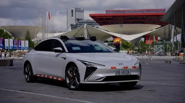 上海街头自动驾驶Robotaxi真相：无人车日均收入不够交电费出租车司机笑了不是对手是队友！必赢中国(图2)