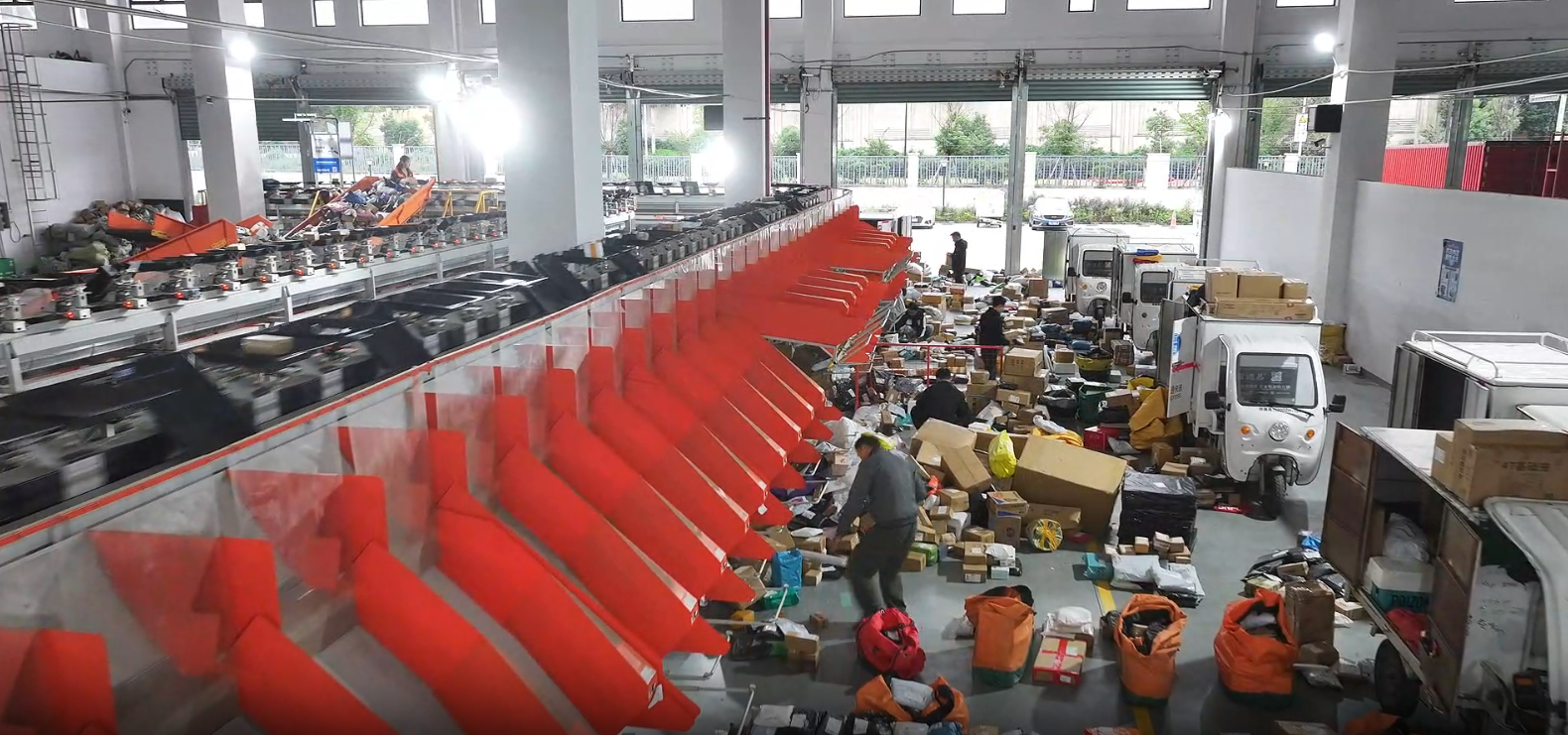 无人车、跨境仓齐发力！浙江快递业奋战“史上最长”双十一(图2)