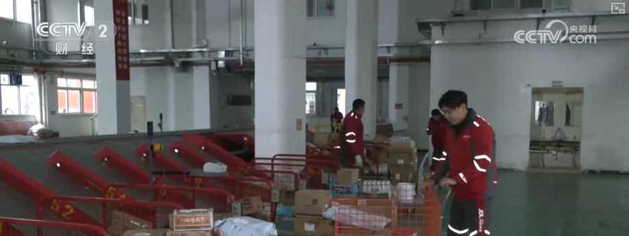 “双十一”BWIN新观察·分拣“加速跑” 快递小哥告别“爆单焦虑”(图2)