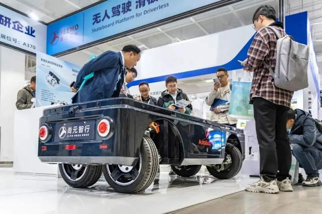 搭上滑板底盘中低速无BWIN人驾驶迎来黄金拐点(图1)