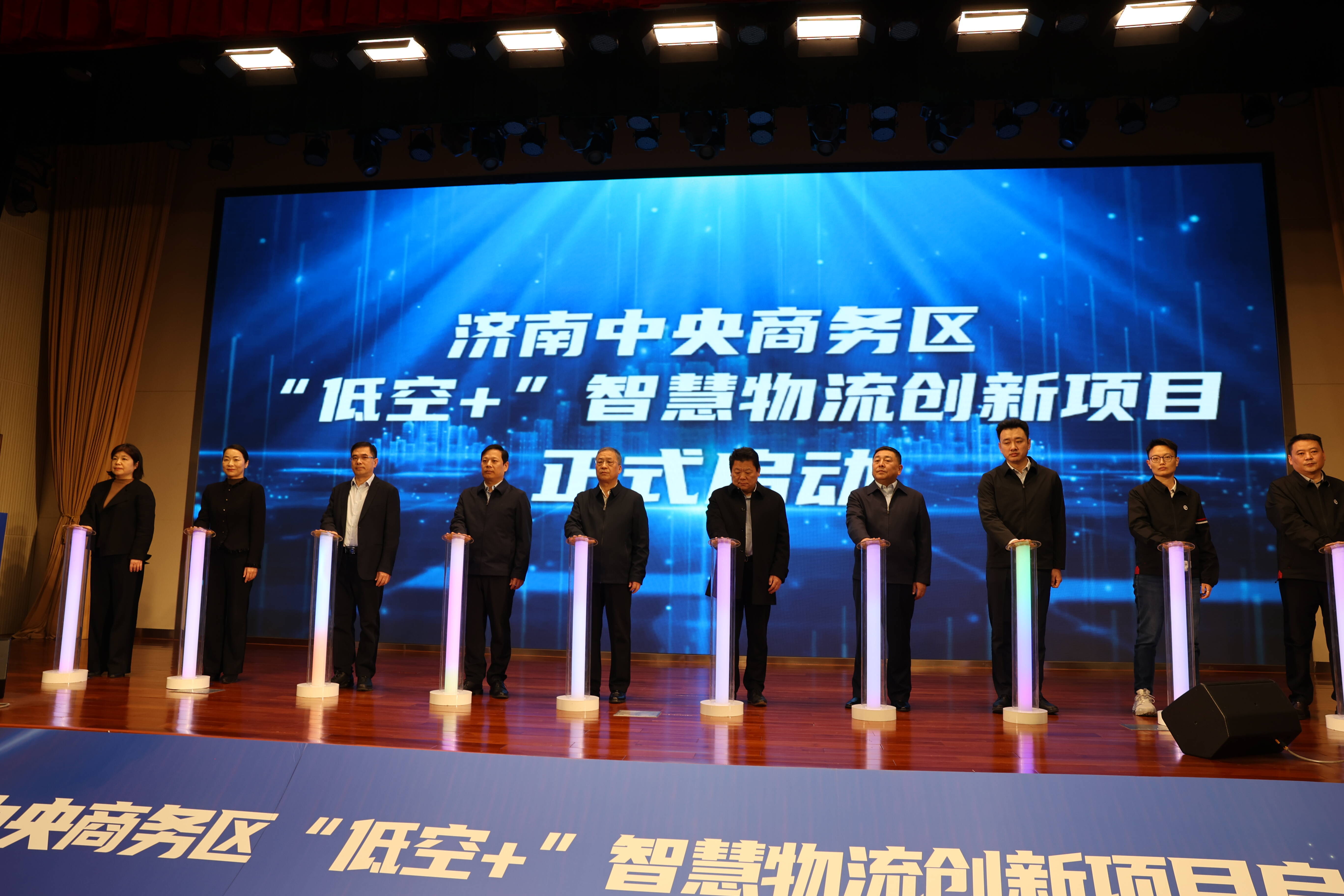 无人机、无人车、楼宇机器人组团送快递 济南中央商务区首个立体物流网络开通必赢中国(图3)