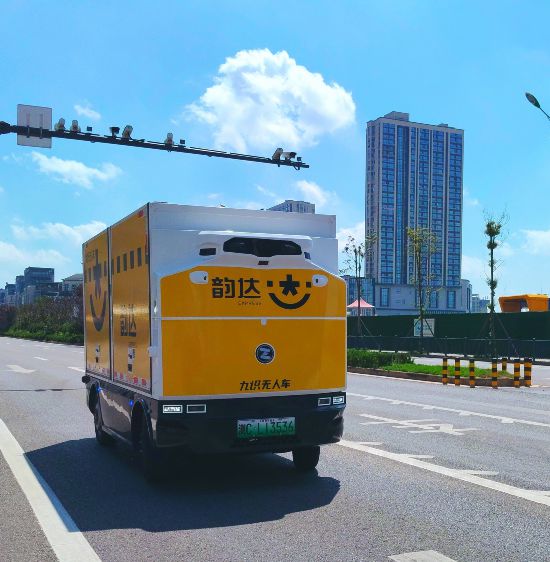 走向规模化落地“多面手”搭上了“公交车”自贡无人车解锁多种应用场景丨市州观察(图3)