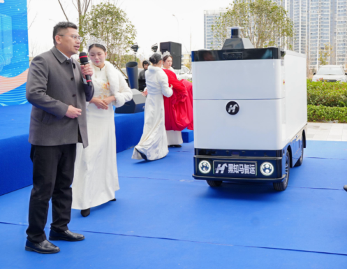 破解智能配送物流末端难题 合肥本土新型无人物流车发布(图1)