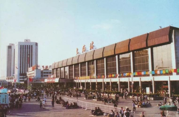 必赢中国官方网站一个浙江小城为什么跑出了“快递四巨头”？(图7)