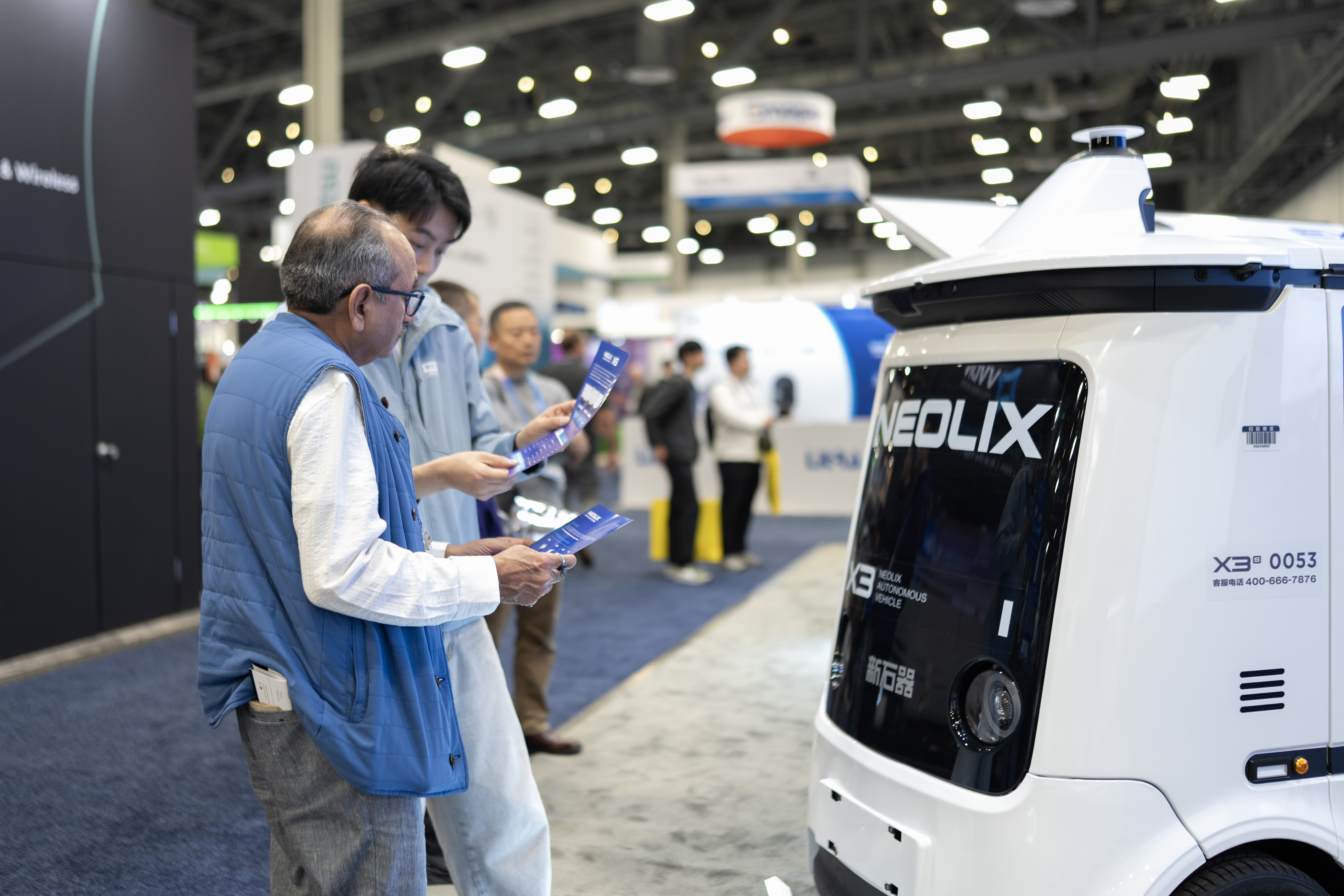 BWIN中国无人车开进CES2026！新石器亮出AI「双引擎」剑指海外5万台(图2)