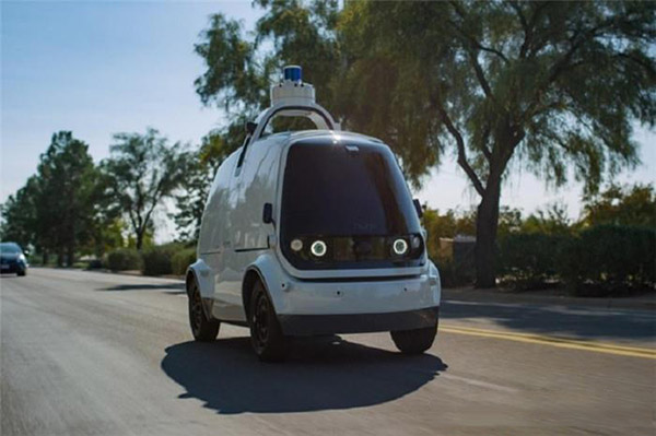 无人驾驶快递车发生事故后 责任谁来担？专家详解(图1)