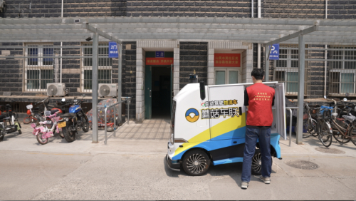 无人快递车上路：便利背后的交通痛点亟待破解(图1)