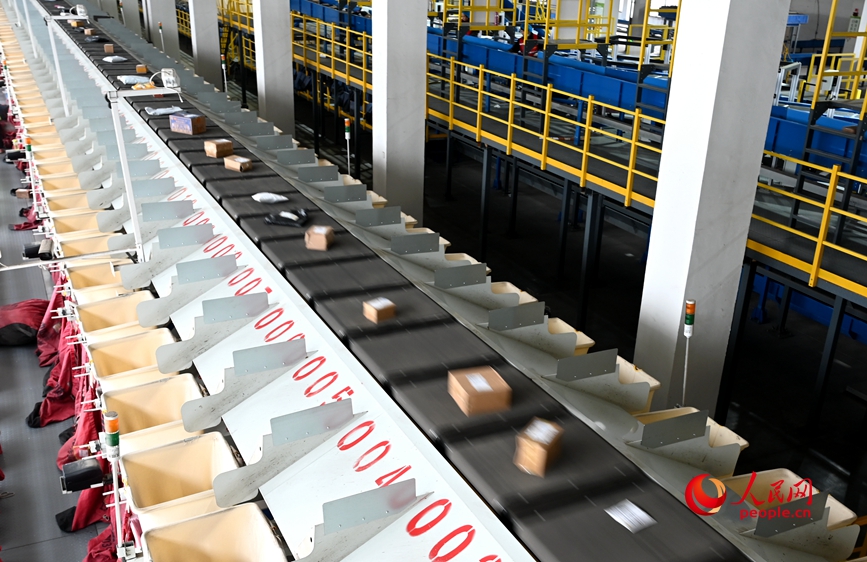 新春走基层丨物流通畅“泥咕咕”高飞(图1)