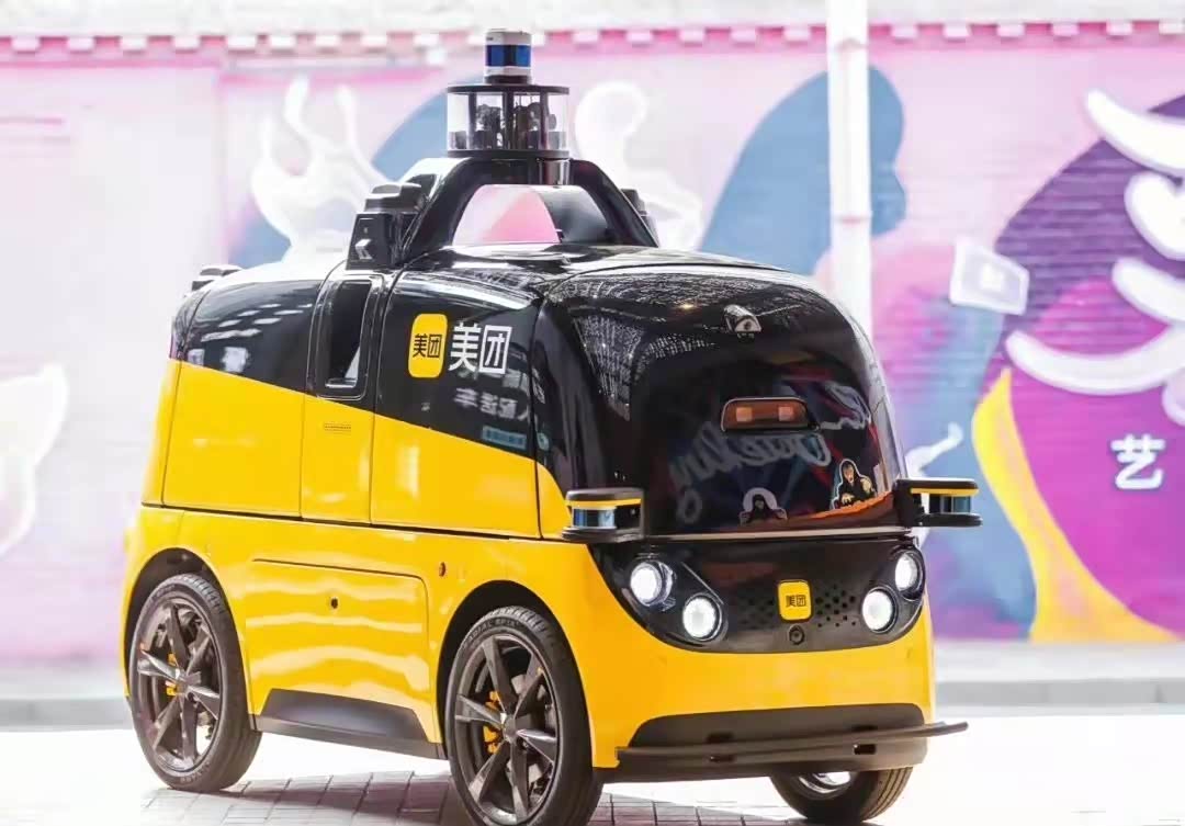 刘强东派无人车给老家送年货乡亲们：大家收拾收拾腾出地方来(图1)