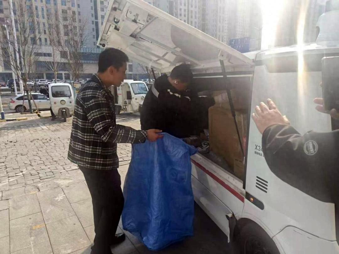 从无人接驳车作业看快递业物流降本(图1)