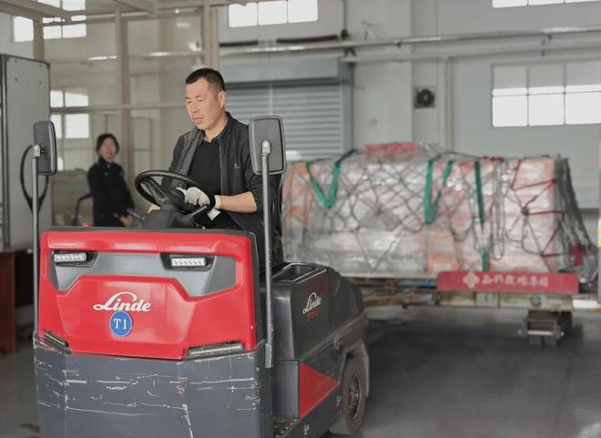 “榆快达”来啦！航空物流无人车项目在榆林榆阳机场正式投运(图2)
