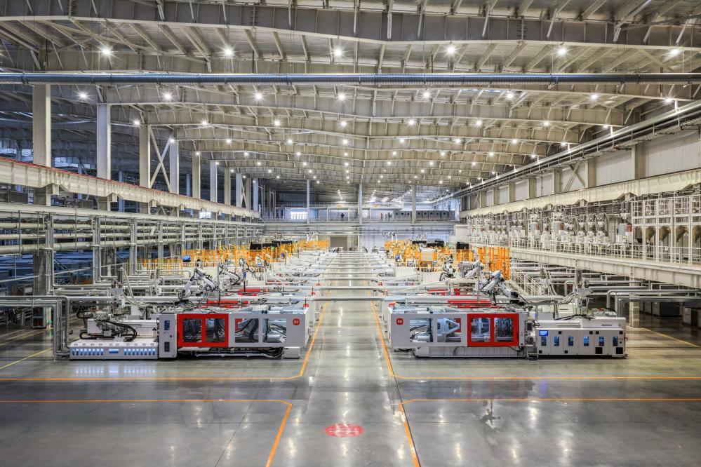 必赢中国逛超级工厂、乘空中列车在科技之城感受创脉动(图3)