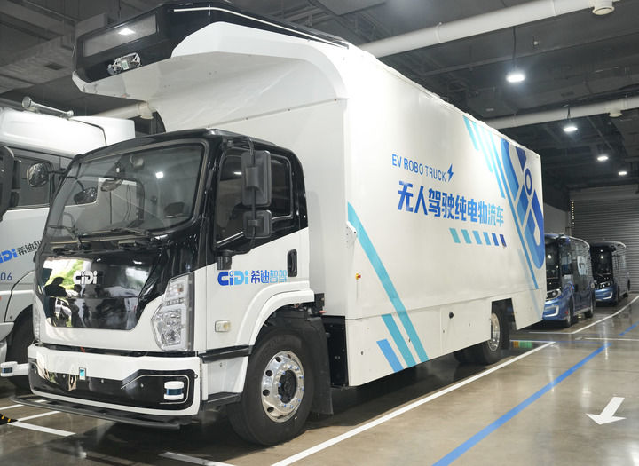 胶州市无人驾驶快递车“上岗”日配送量可达1500件(图1)