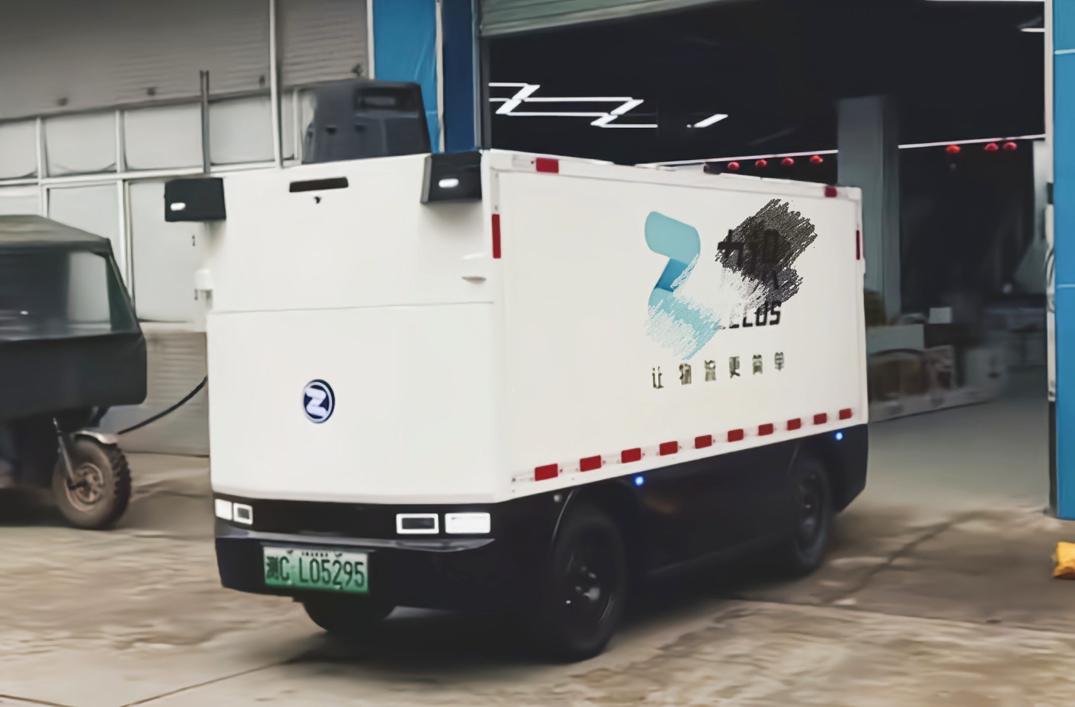 曹操出行首批Robovan无人物流车投入运营目标到2030年部署10万辆(图1)