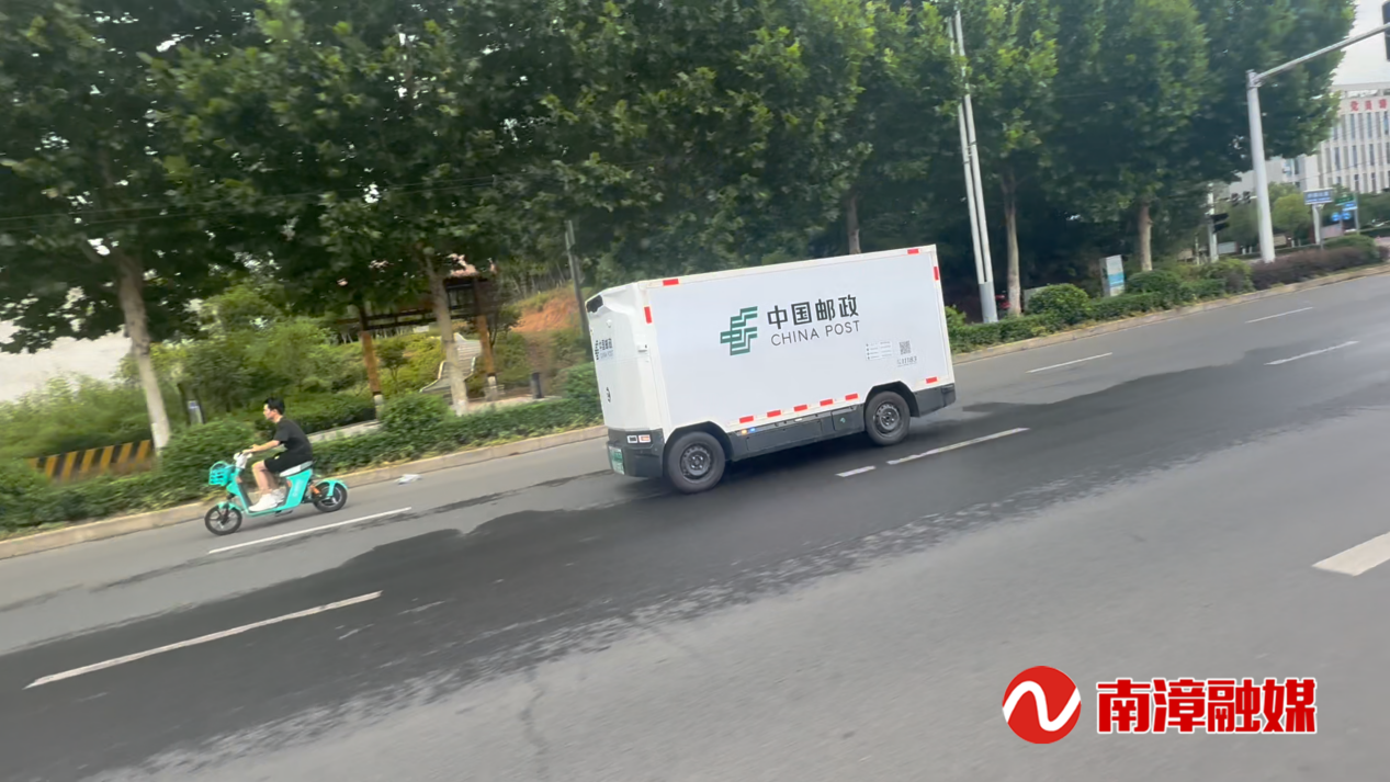 全省首辆医疗无人配送车在我县投用破解跨院区转运难题(图4)