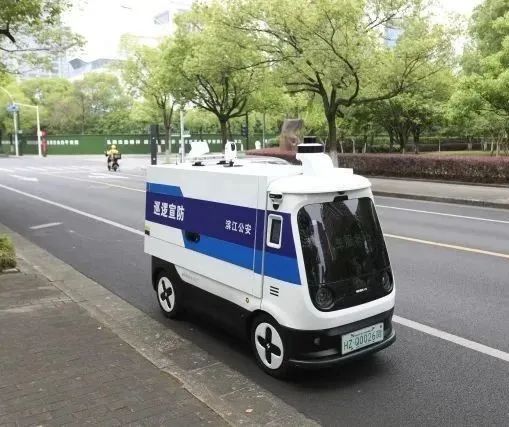 必赢中国无人投递车落地万山大数据点亮便民生活(图1)