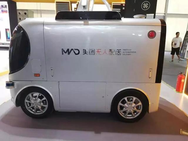 乡道驶来无人快递车兰州榆中快件转运开启无人模式(图1)